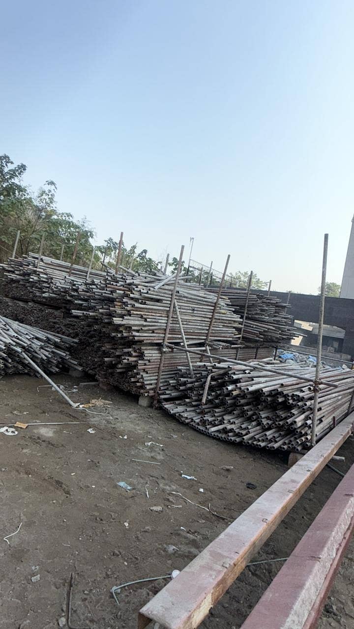 Scaffolding pipes - Joints - Shuttering plates - Construction material

                                                            alt=