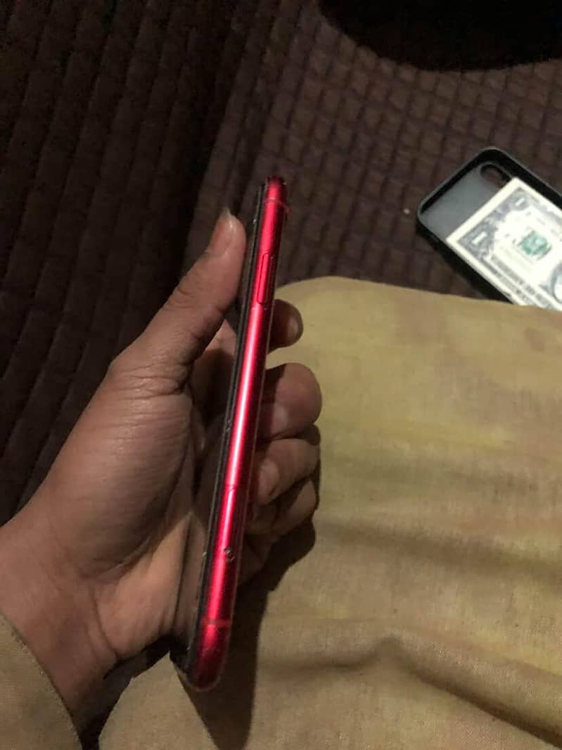 Apple iPhone XR

                                                            alt=