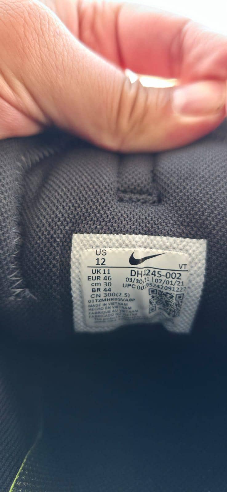 Nike Air Max branded

                                                            alt=