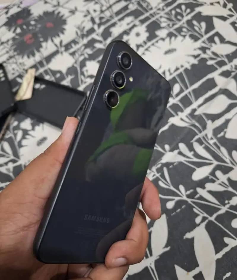 03094110855

                                                            alt=