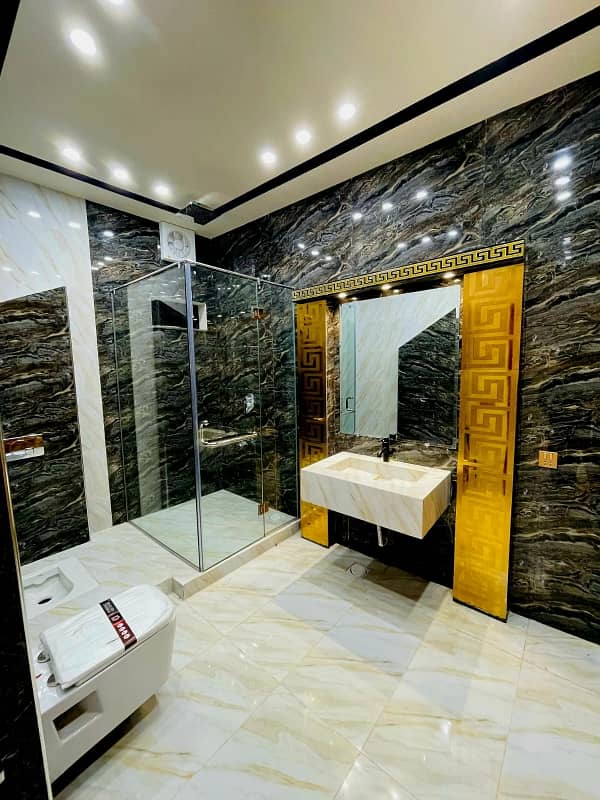 5 Marla Lavish House For sale Near Canal Road Faisalabad

                                                            alt=