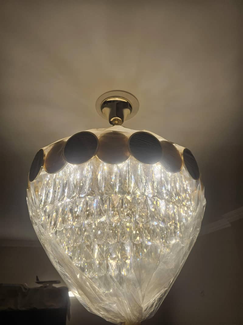 Box packed crystal chandelier

                                                            alt=