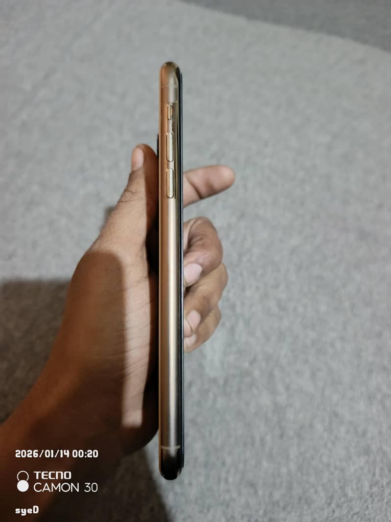 iphone 11pro max 64gb

                                                            alt=