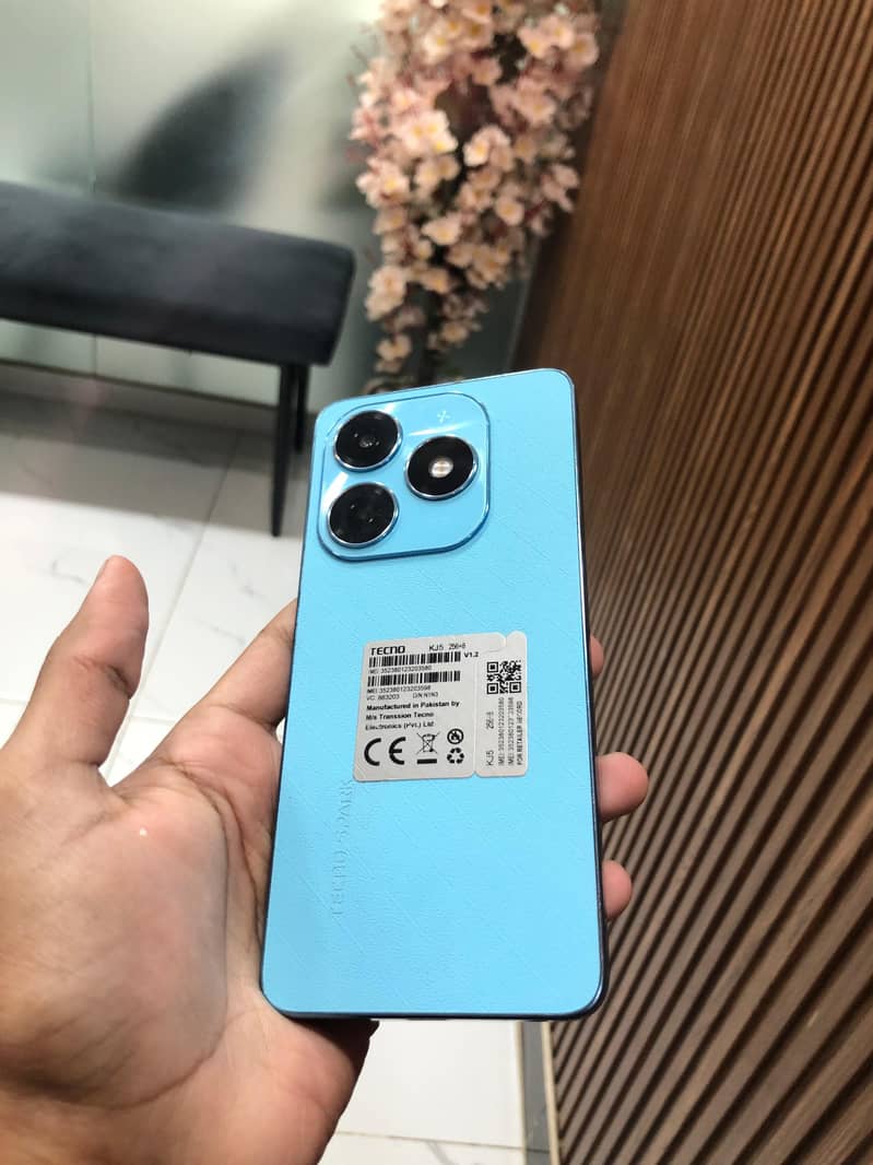 tecno spark 20c. 8- 256 hai no open no repair

                                                            alt=