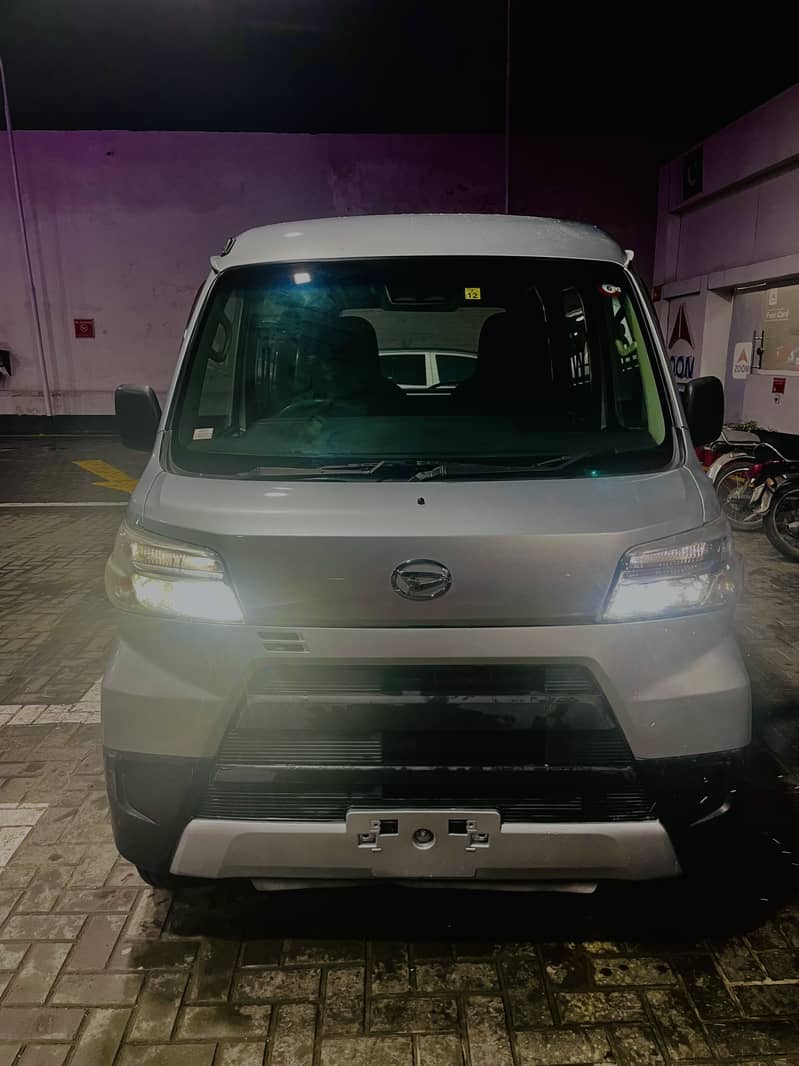 Daihatsu Hijet full option

                                                            alt=