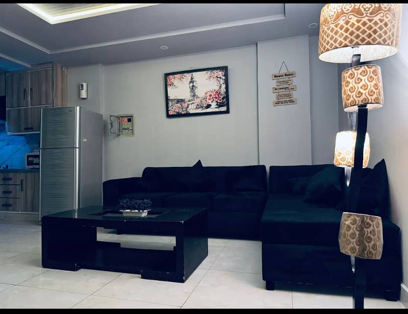 Fully furnish apartment for rent pr day weekly available bahria Town lahore sector E

                                                            alt=