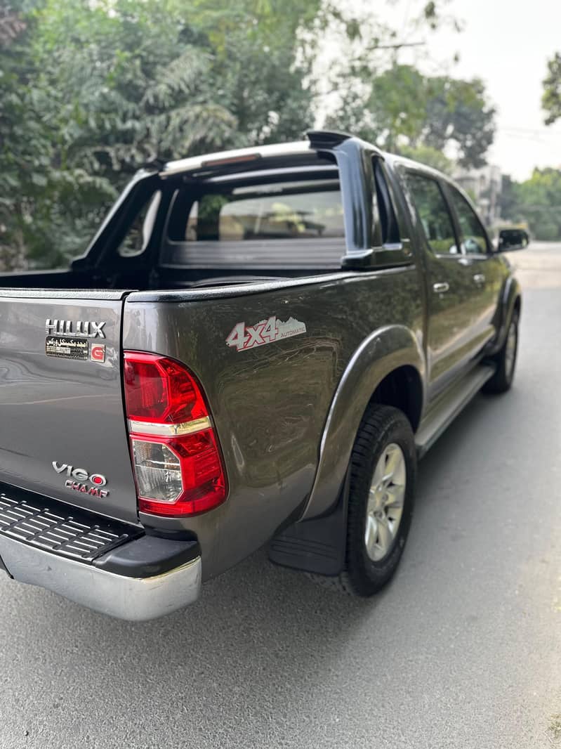 Hilux Vigo Champ 2012

                                                            alt=