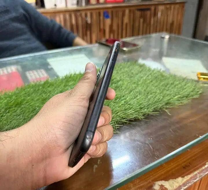 i phone 11 gb 64

                                                            alt=