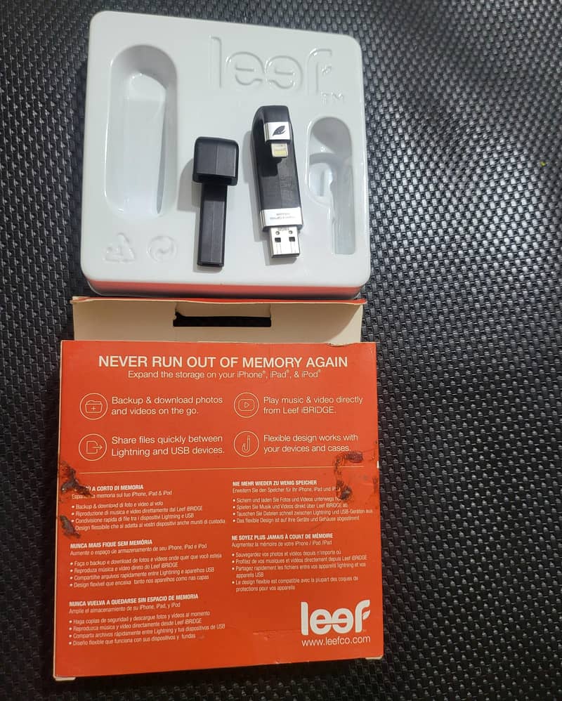 ipad & iphone 16GB storage usb

                                                            alt=