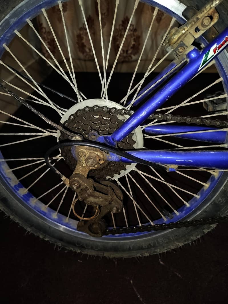 Original Trigon gear bicycle with comfortable seat

                                                            alt=