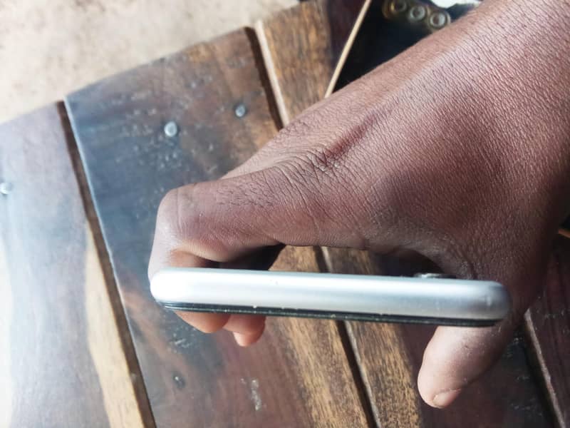 iPhone 6s 16gb

                                                            alt=