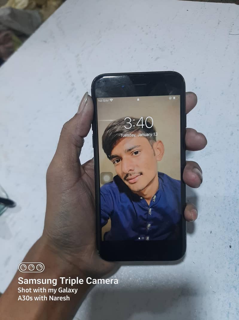 camera title stand

                                                            alt=