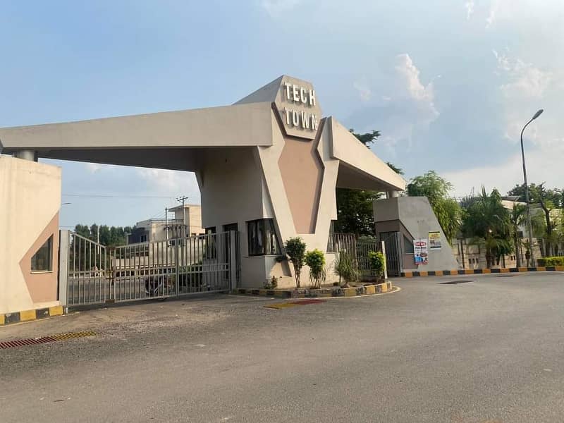 30 Marla Plot Available For Sale In Tech Town Canal Road Fsd.

                                                            alt=