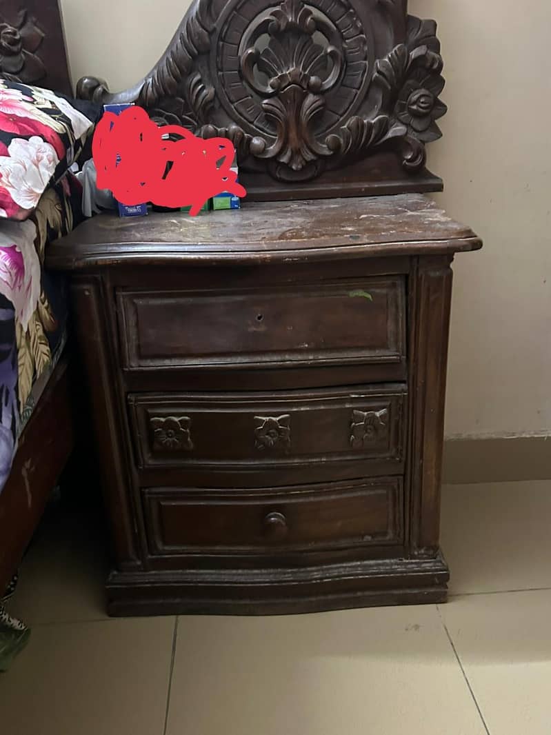 Chinioti Bed set for sell

                                                            alt=