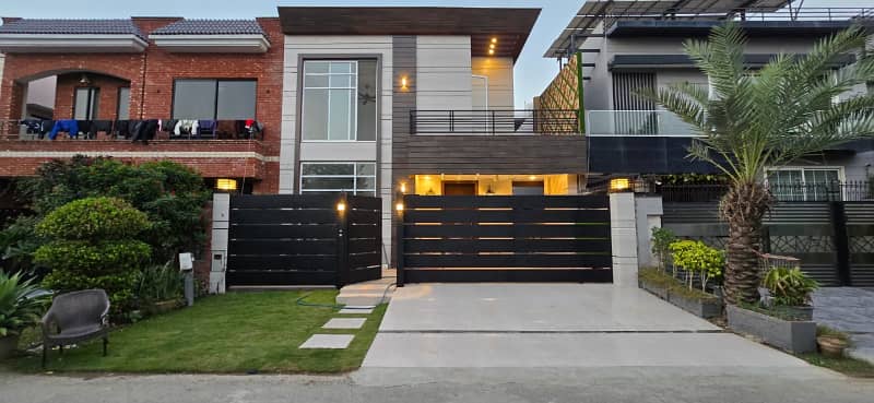 10 Marla House For Sale In Paragon City Lahore

                                                            alt=