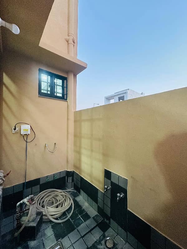 3 MARLA NEXT TO PARK TRIPLE STOREY MODERN HOUSE FOR SALE

                                                            alt=