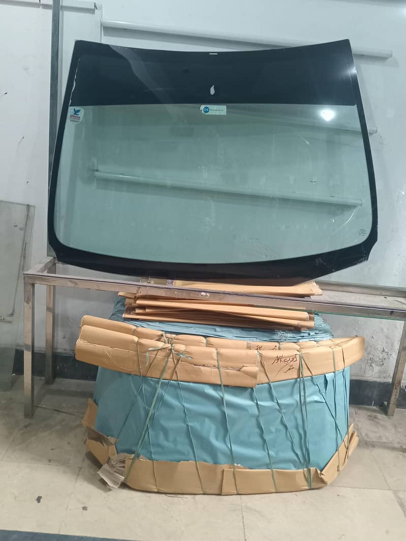 Windscreen / Door Glass Mercedes/BMW/Audi/Land Cruiser/Prado/Fortuner/

                                                            alt=