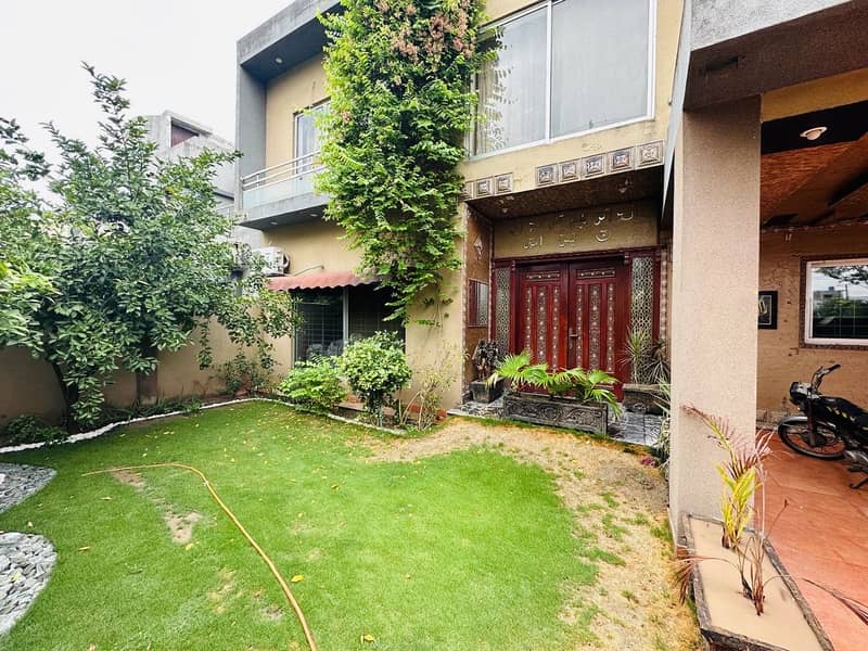 1 Kanal Facing Park Furnished House For Sale In Canal Garden Lahore

                                                            alt=