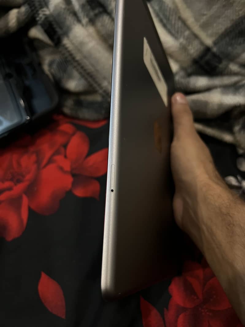 Ipad AIR 2 come from dubai

                                                            alt=