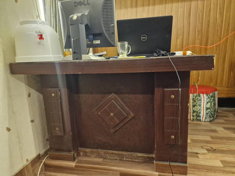 Office Table For Sale in Wapda Town Lahore

                                                            alt=