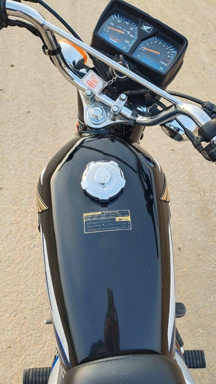 Honda cg 125 2025 model

                                                            alt=