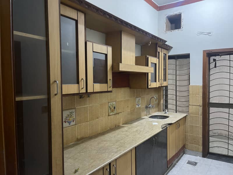 DEFENCE RAYA Lower portion available for rent

                                                            alt=