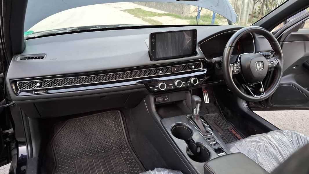 Honda Civic TURBO 1.5 2023 Full Option Brand New

                                                            alt=