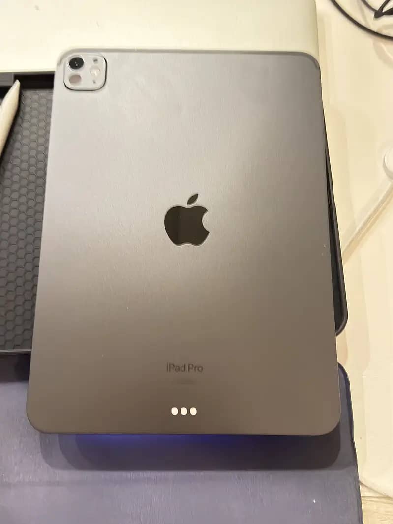 Selling Apple I Pad M4 latest black 256 GB LLA with apple care plan

                                                            alt=