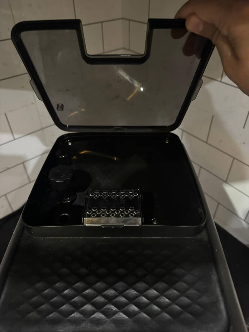 Philips 2200 Series EP2220 Fully Automatic Espresso Machine

                                                            alt=