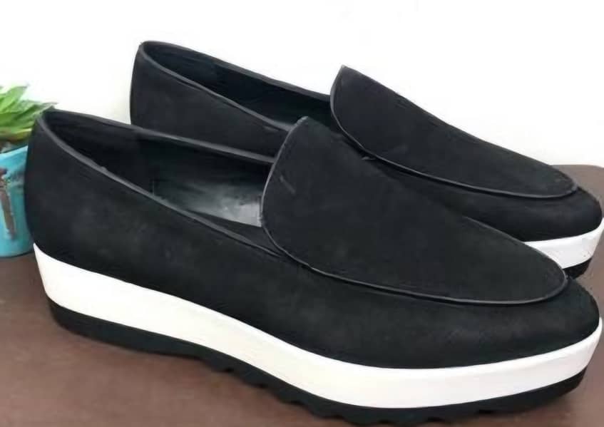 Brand new, unworn platform DKNY point-toe flats

                                                            alt=