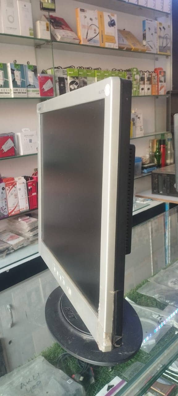 CTX 17" LCD, used ctx lcd few minor bleck spots , good for cctv camera

                                                            alt=