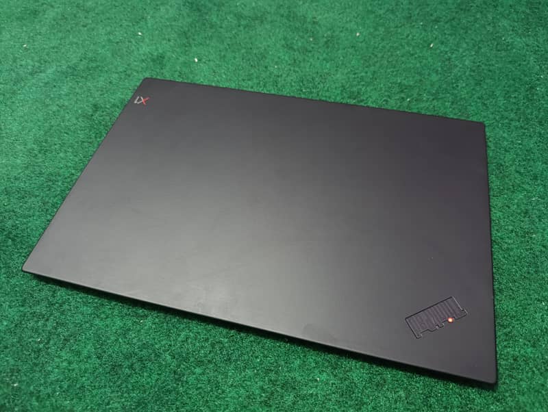 Lenovo X1 Carbon Core i7 8th Gen (8 CPUs) Premium Business Light A+

                                                            alt=