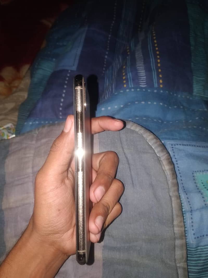 iPhone XS Max 64 GB 2 months sim time

                                                            alt=