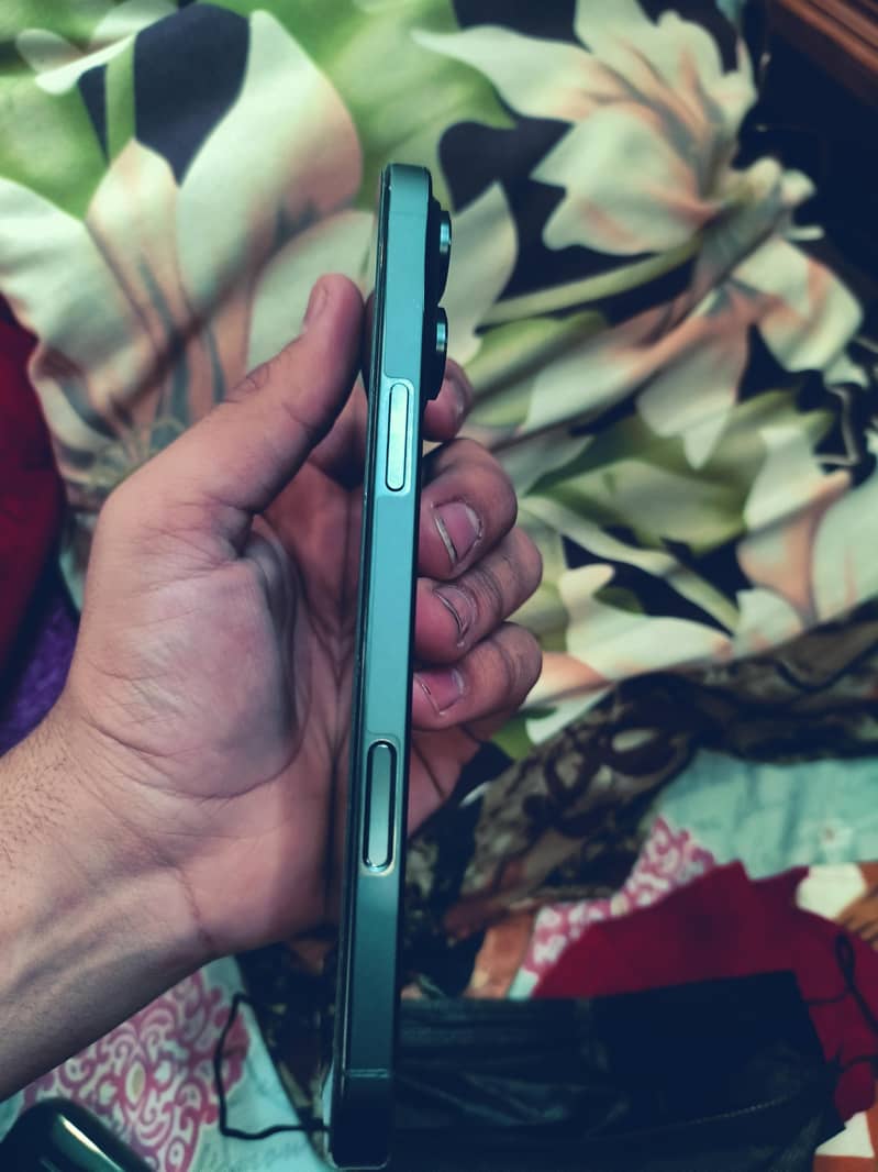 iphone 16 pro max

                                                            alt=