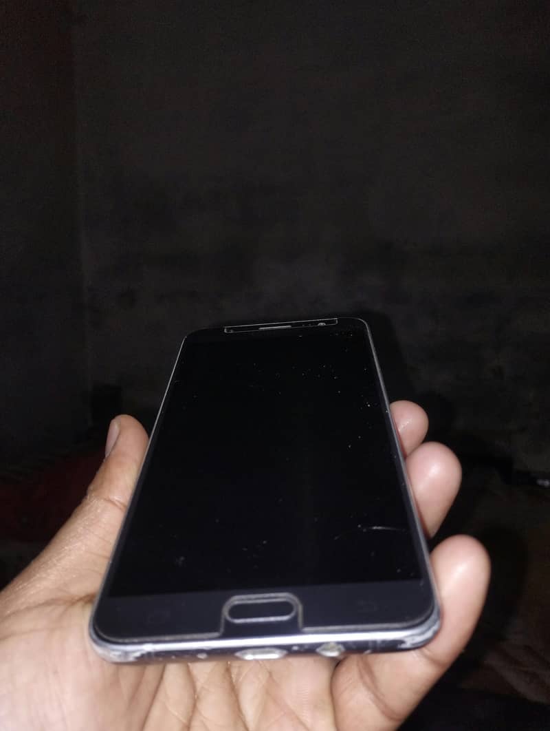 samsung galaxy j7

                                                            alt=