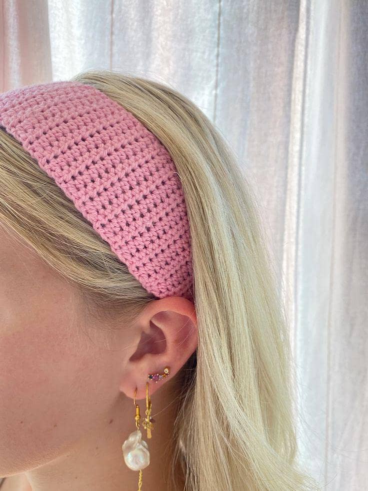 Elegant Hand-knitted Red Skirt with Bow Details

                                                            alt=