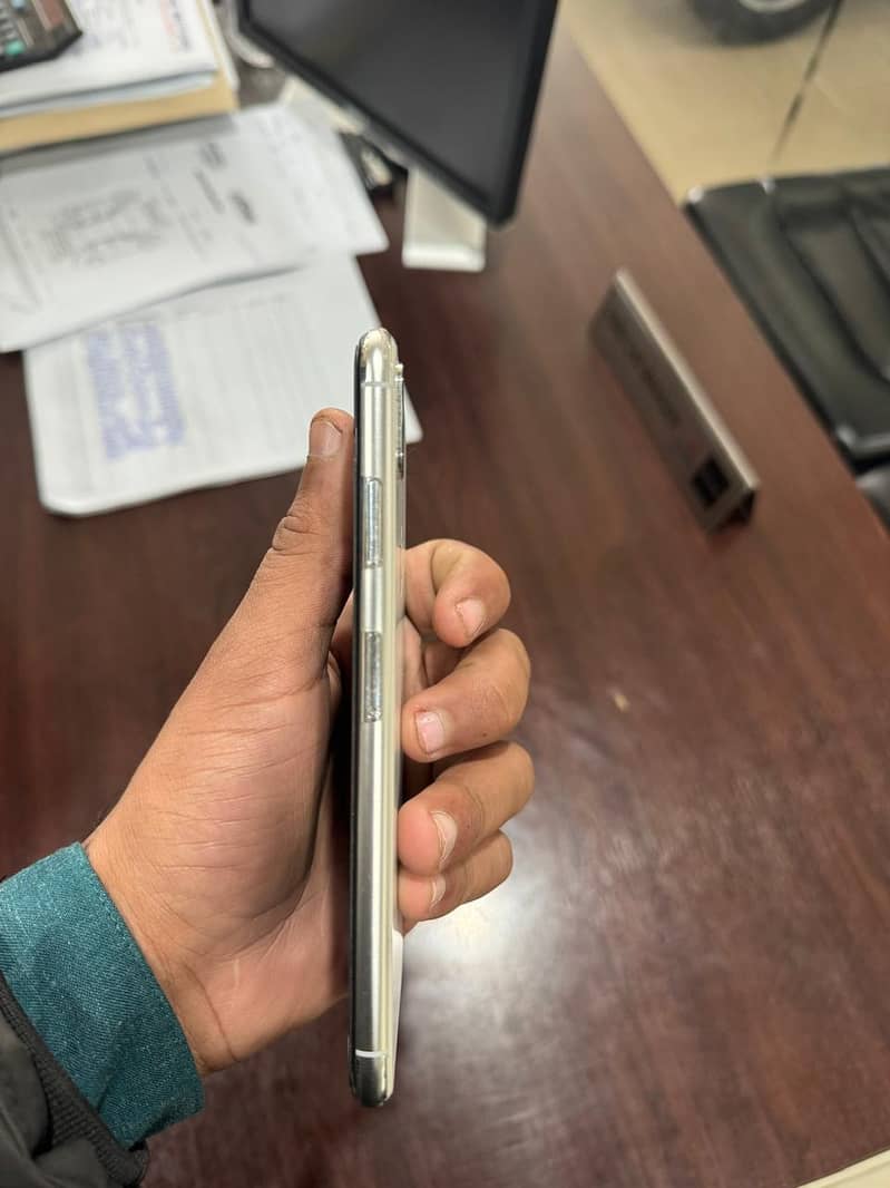 xs max

                                                            alt=