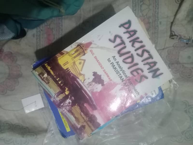 books m

                                                            alt=