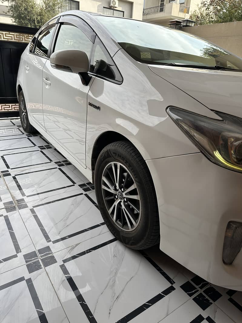 Toyota Prius 2014/17 | Hybrid Auto | Excellent Condition

                                                            alt=
