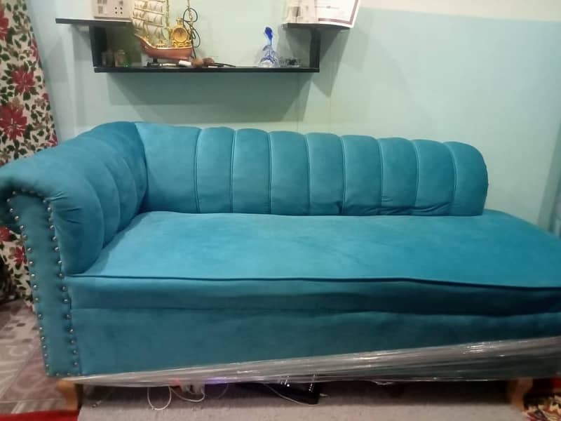 safa couch

                                                            alt=