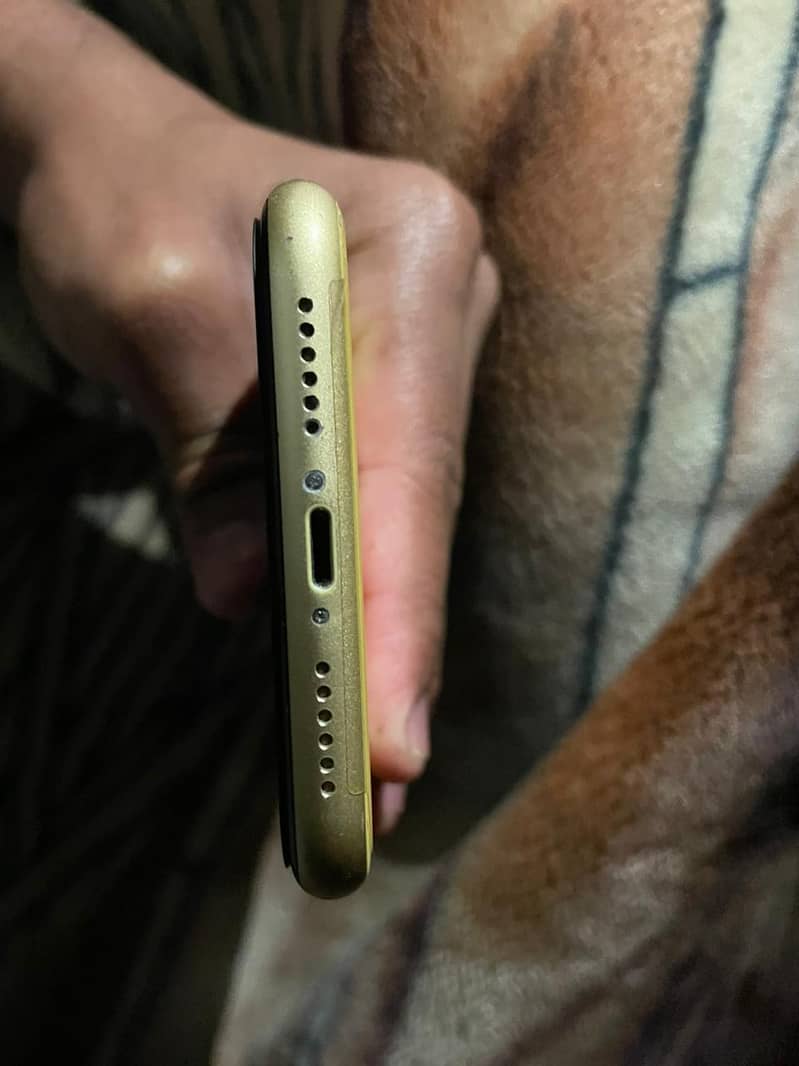 iphone XR 10by 9 ha 64gb

                                                            alt=