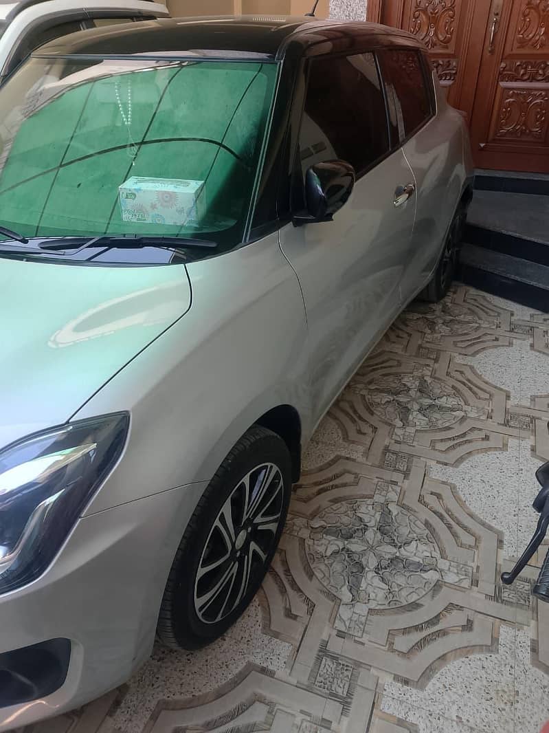 Swift 2025 two tone low mileage

                                                            alt=