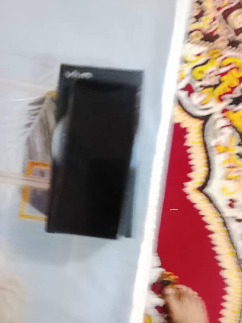 vivo v30e btown clr

                                                            alt=