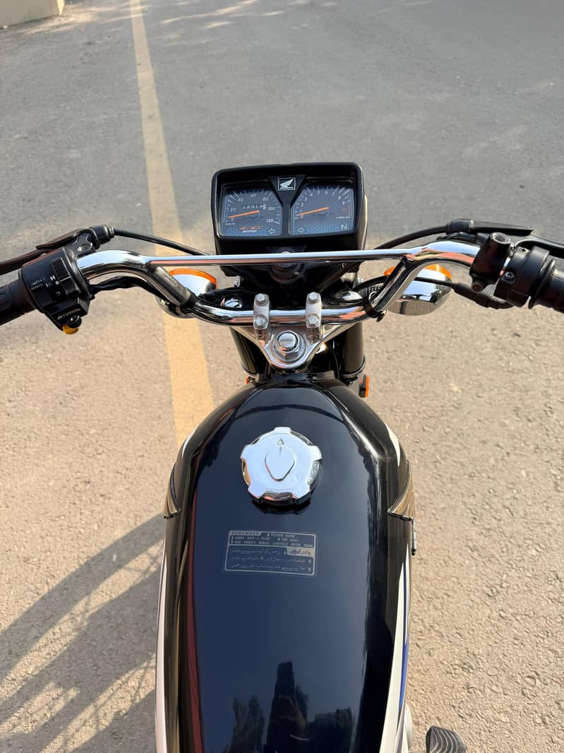 Honda CG125 03037212511

                                                            alt=