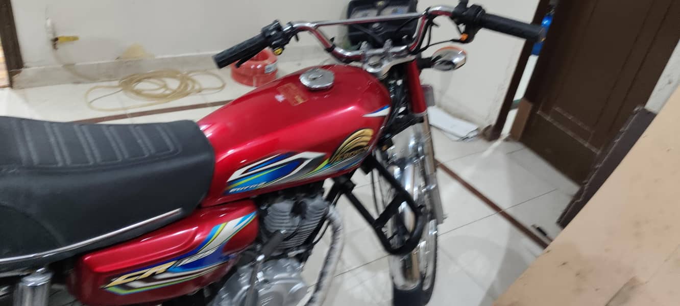 Crown Self Start 125cc Bike

                                                            alt=