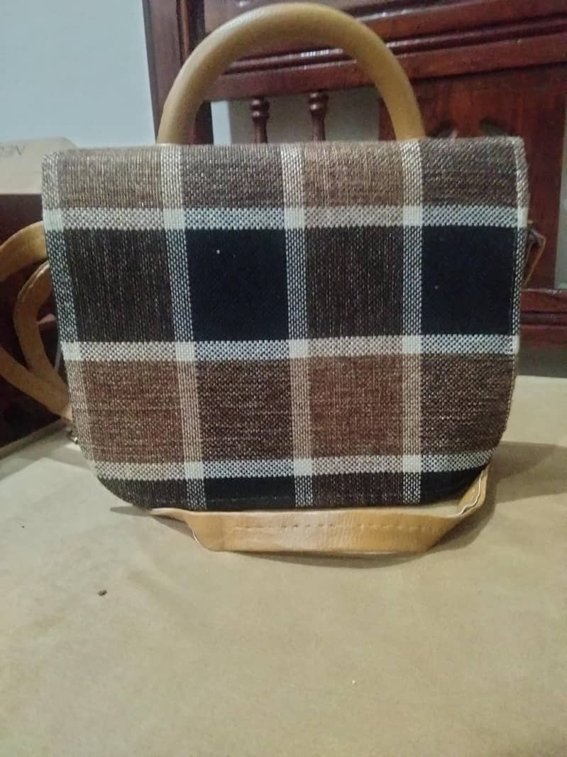 small hand bag and bangles box

                                                            alt=