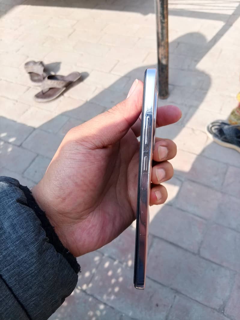OPPO RENO 12 F 5G 12gb 256gb hai ALL OKAY HAI

                                                            alt=