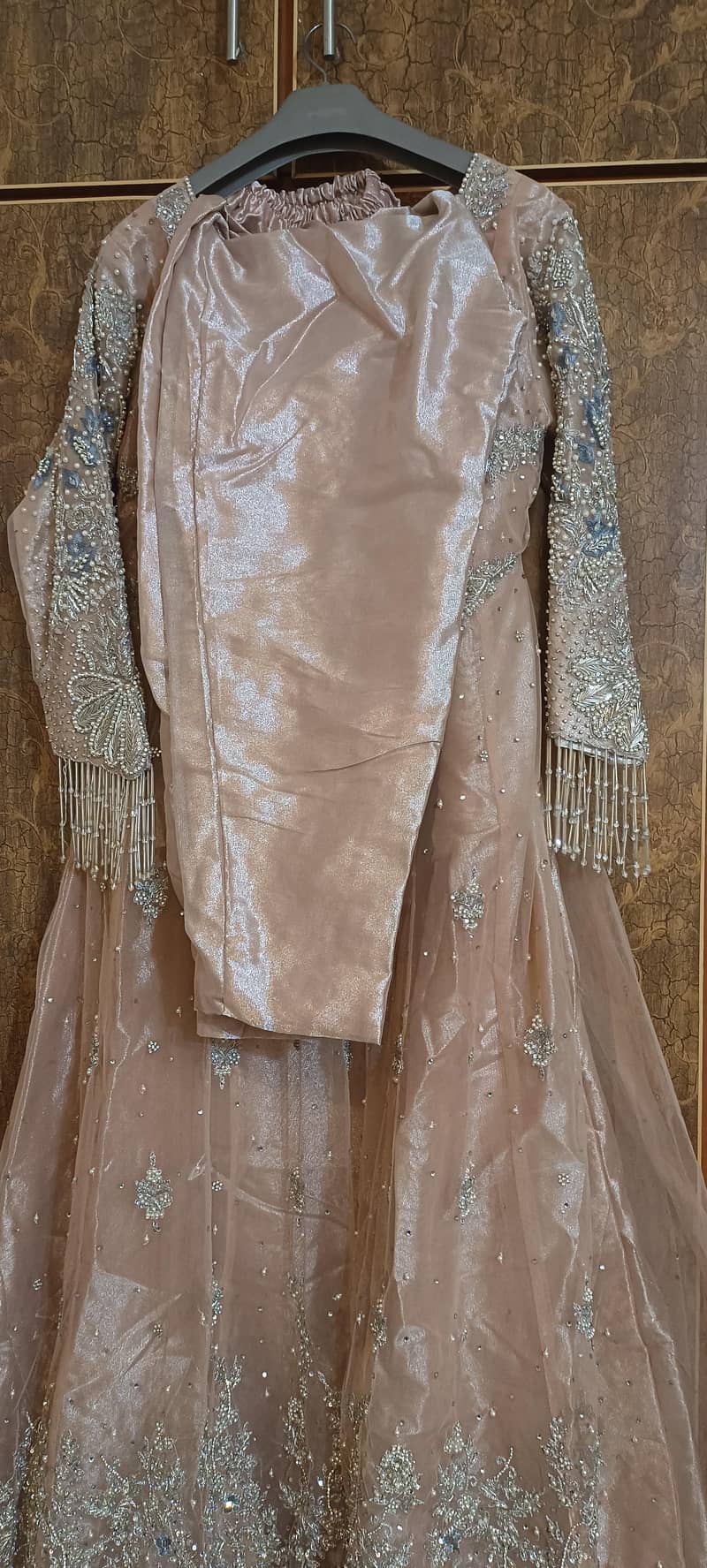 Beautiful Three Piece Maxy Wedding Wear Dress

                                                            alt=