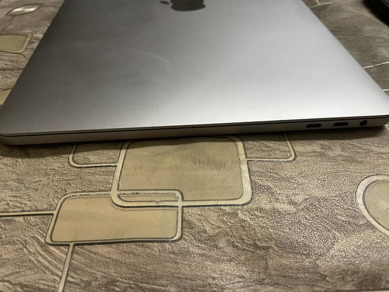 Macbook pro 2018 A1989 13 inch

                                                            alt=