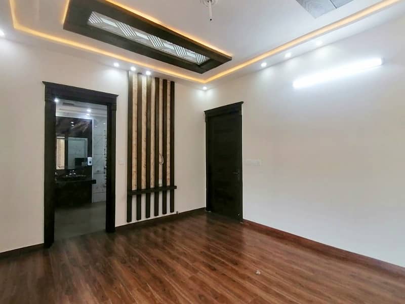 Prominently-Located Prime Location House Available In Faisal Town For Sale

                                                            alt=